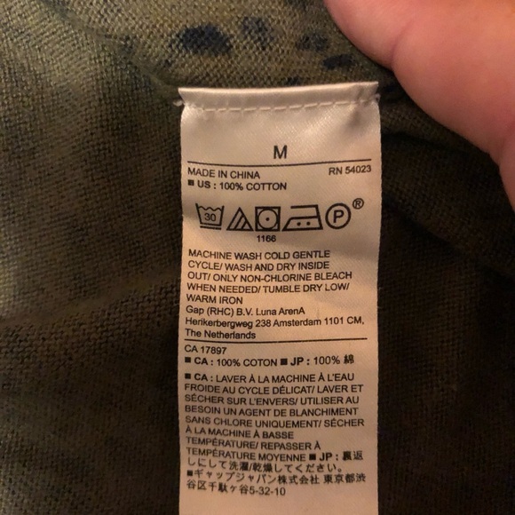 Banana Republic Womanʻs Medium green animal print sweater - Picture 6 of 7